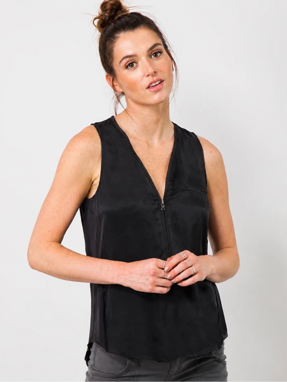 Go by go silk. Washable silk.  Women's Sleeveless Zip V-Neck Top - Black small.